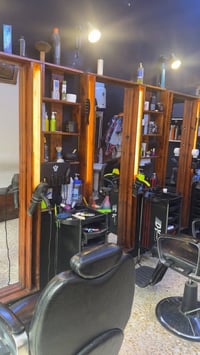 مري + رفوف للبيع خشب نظيفه  ثلاث قطع كل قطعه ب75هيه ورفوفها مكاني الاع...