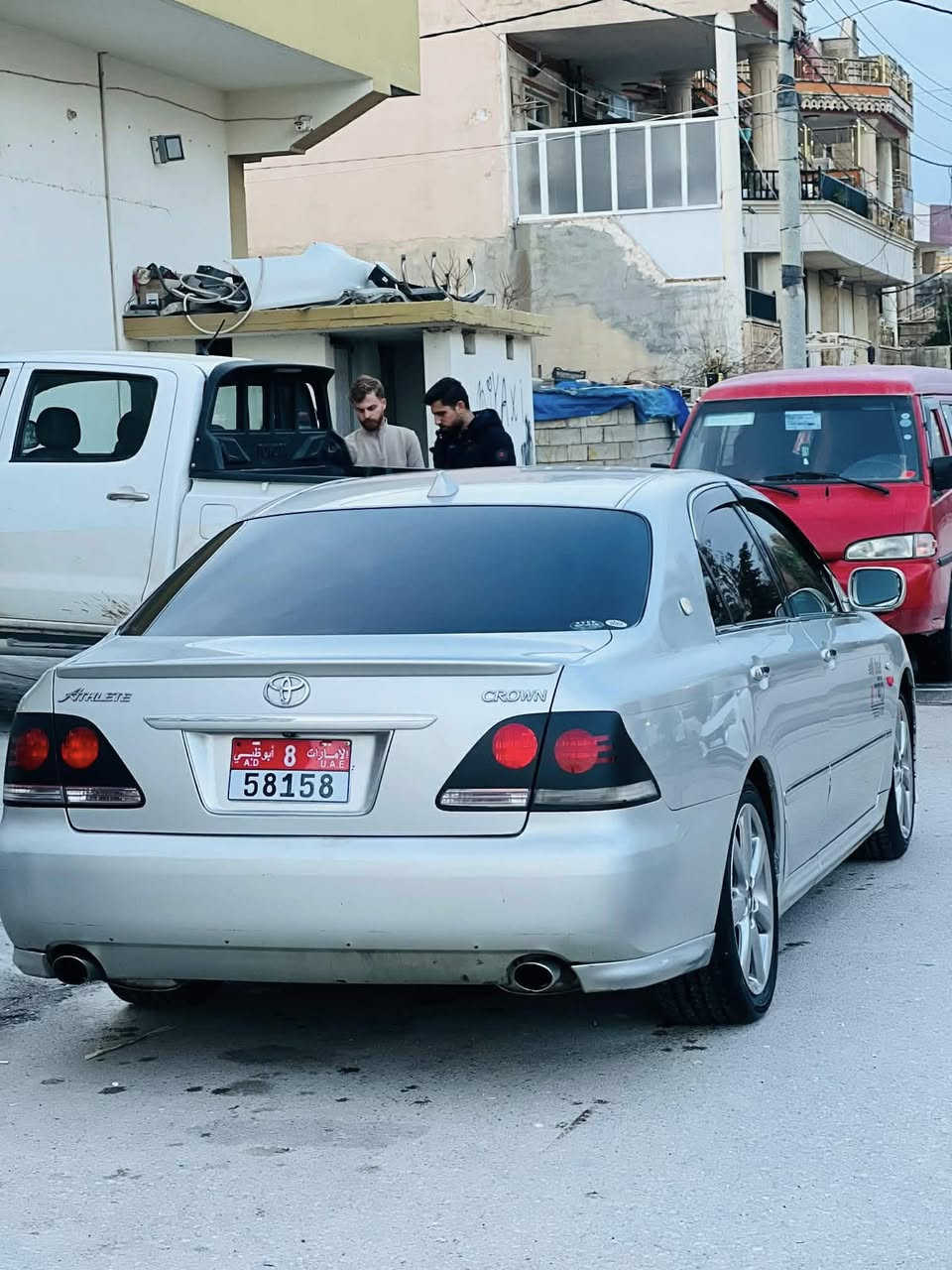 شاهینە ١٨٢
بي دوکەڵ
کامل کامل مەسرەف کراوە
٤ تایە  و ویلی لۆک
جامەکانی هەڵگیراوە
تەبریت ساردی و گەرمی بەشەرت
ناو ڕەشی ساج سوور 
٣ دووگمە
عەتەلە TRD
بێ دەعم و لێدران
سەیارەکە  سەقفی بۆیاغ نییە
کەڤەر گۆڕاو نییە
سعری ٤٩ گەڵاو مەجال
0750 171 5950
