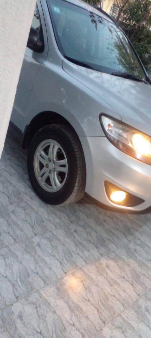 سنتافي موديل عشرة امريكي بيها ثلاث قطع صبغ جاملق وبنيد وباب السايق السعر 115 ورقة بيها مجال قليل مكينة الفين واربعمية المكينة بيها نفخ العنوان ديالى بعقوبة رقم الهاتف 
***********
