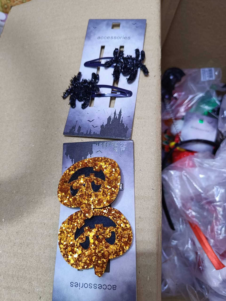 كارتون اكسسوارات تحتوي على 65 قطعة او اكثر قراصات طباكات وطوك
السعر ب15 الف


**إذا كنت صاحب هذا الإعلان وتريد حذفه لأي سبب، رجاءا أرسل رسالة إلى الدعم الفني**