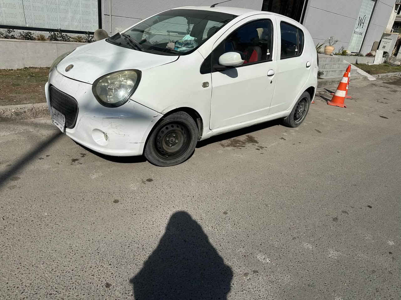 السلام عليكم 
باندا شيري موديل ٢٠١٣ 
 بيه طخات بسيطه. 
 محرك نظيف 
تبريد مابيه 
السعر ٣٨  
العنوان - بغداد - الكرخ الثانيه - شرطه الرابعه
الهاتف ‭***********‬
