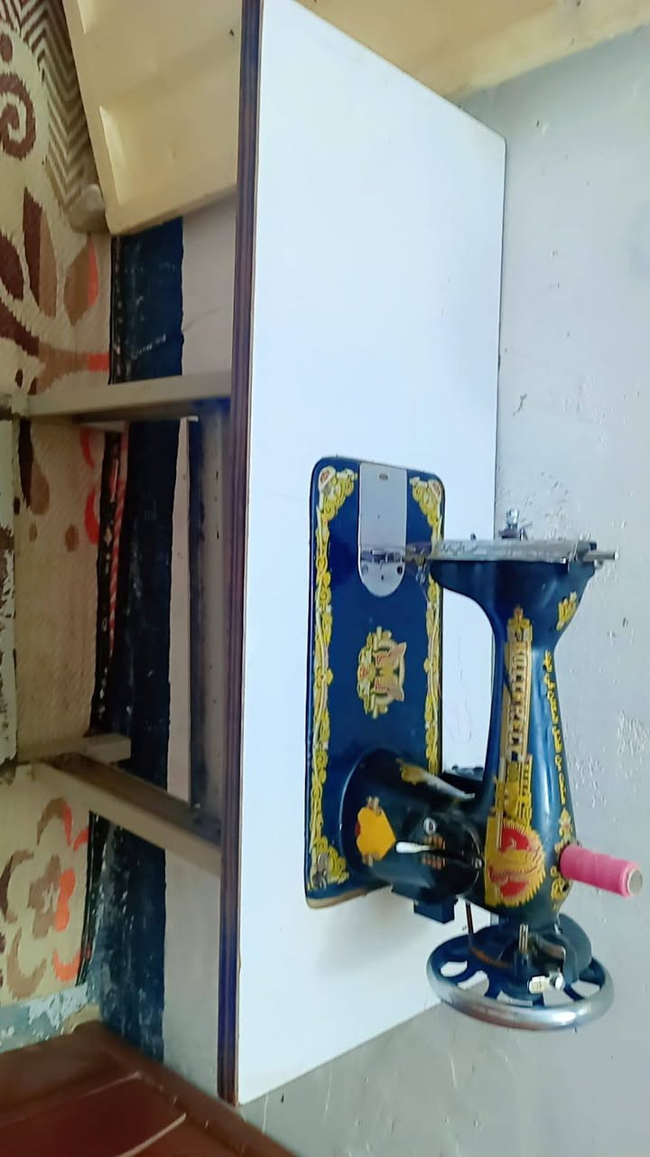مكينة خياطه فراشه شرط الشغل تخيط بيها اله تاخذها كامله رايدينها 75مكينه مال بيت تخبل مكانها نجف تواصل واتساب ***********

