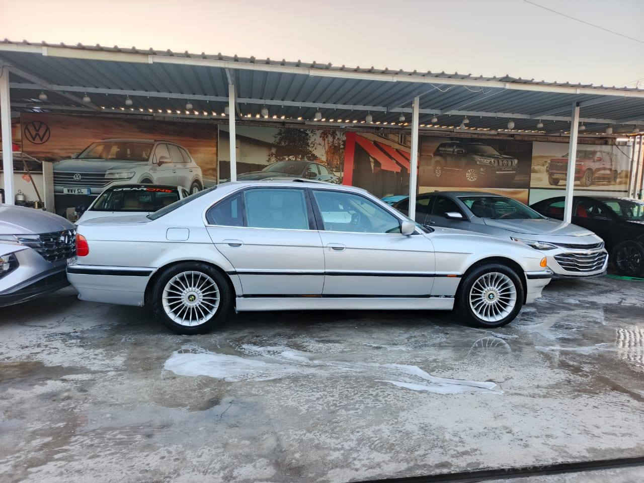 السلام عليكم بي ام كاسحه موديل 97 محدثه 2000 سياره محرك كير جدد تخم تاير تخميل صدر امامي عربانة خلفية شاشة كامرة منضومت زنون رقم دهوك تحويل ثانيوم غرامات ما عليه. سعر ٨٠  مراوس حسب القناعة ***********
