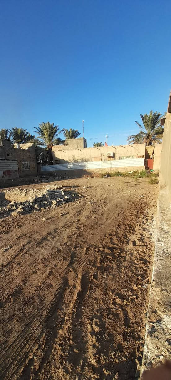 ارض للبيع الهوير الصغير مدفونه ومحدوله كامله شارعهه مقرنص عرضه سبع امتار كل الخدمات بيهه  مساحه الارض ٣٥٠ متر زراعي للاستفسار اتصل ***********
