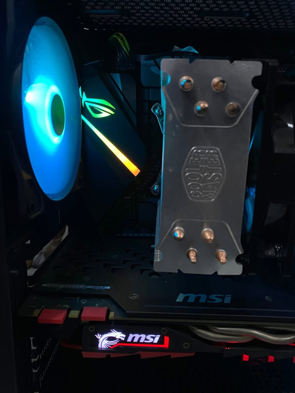 السلام عليكم تجميعه العاب قويه بسعر مناسب فقط كيس
GPU GTX 1070 Ti MSI GAMING X 2FAN RGB 
كارت كلش وقوي ونظيف واستعمال قليل 

CPU CORE I7 8700K  6 CORES  12 THREADS 
اقوة او بقوة i5 11400F 

MOTHERBOARD ROG STRIX B360-F GAIMNG  ATX اكبر حجم 
بورد كلش عظيم اربع نافذ رامات و٣ m.2 و هيتسنك ع كل مكان
STORAGE NVME M.2 512GB 

RAM 16GB 

POWER SYPPLY  600+80  

CAES 4 FAN ARGB BLACK COLOR 
متغير لاكثر من 10 انماط 
تبريد هوائي من AMD ARGB  
تجميعه كلش مرتبه وحلوه وقويه  
ملاحظه جامة الكيس موجوده ✅
سعر التجميعه سعره 500 الف فقط ✅
مكاني بغداد الدوره ✅

يوجد توصيل ✅


**إذا كنت صاحب هذا الإعلان وتريد حذفه لأي سبب، رجاءا أرسل رسالة إلى الدعم الفني**