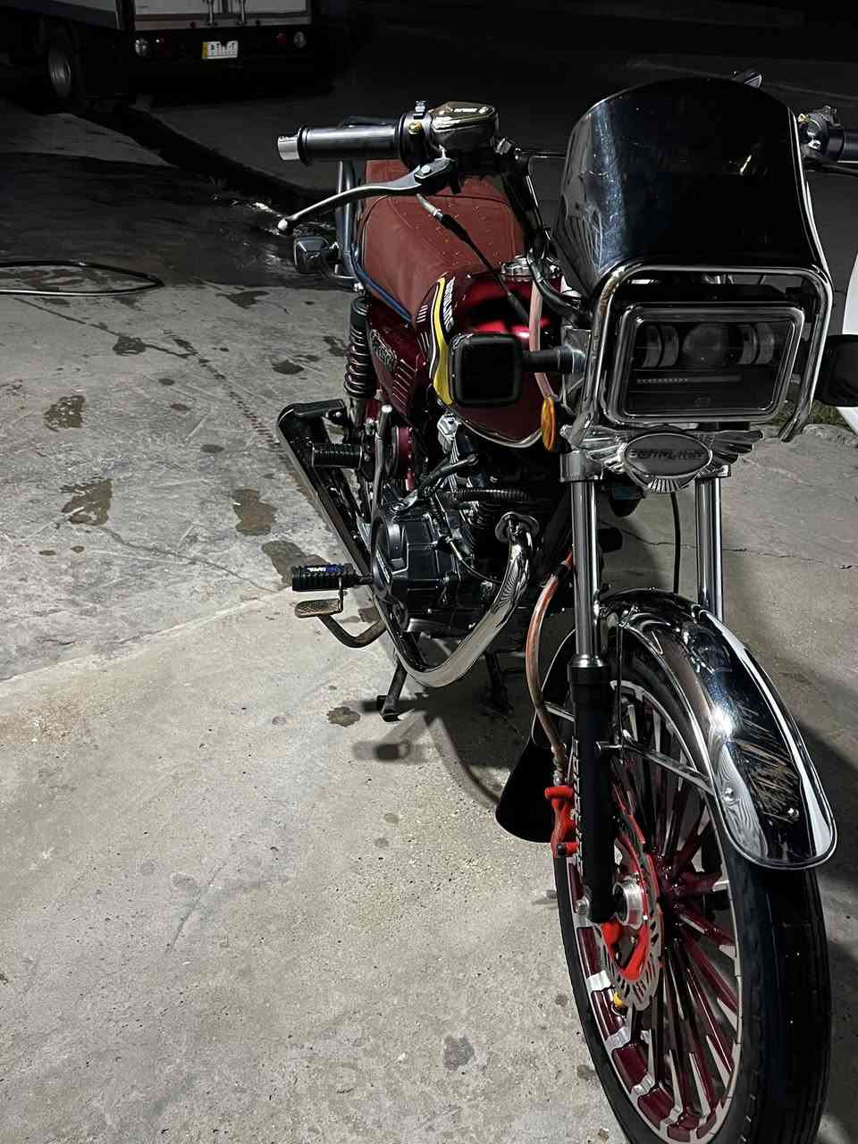 السلام عليكم
‎.       دراجه يراني سونك 

موديل 2026❗️

❗️مكينه 200cc   

‎لون احمر  دراجه زيرو

❗️اوراق موجودة 

السعر خاص 
                      

مكاني بغداد العامريه      الرقم ***********
