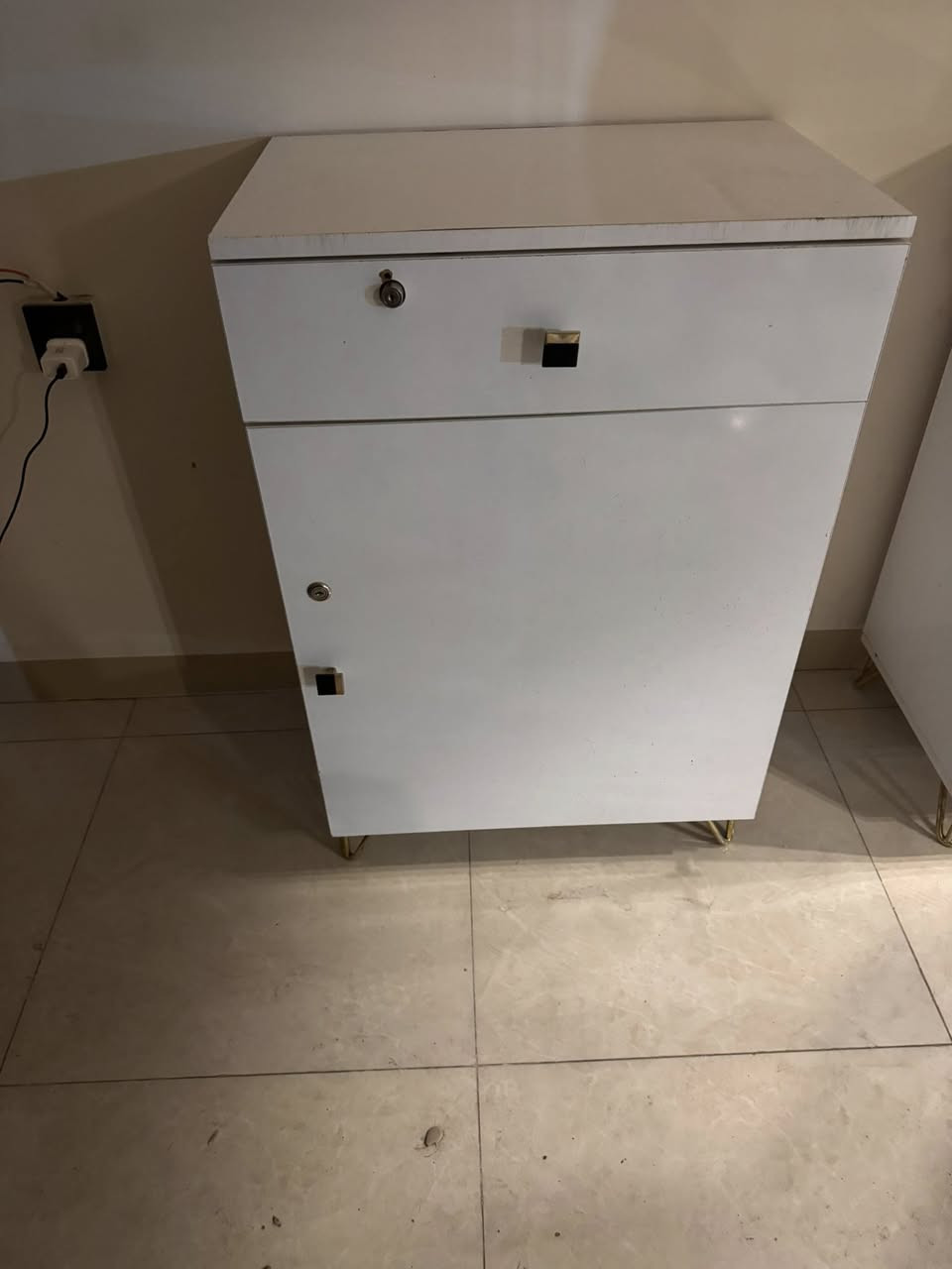 للبيع
3مرايات 2ميوزه كرسي واحد جهاز بخار مغسله تواصل خاص مكاني بغداد


**إذا كنت صاحب هذا الإعلان وتريد حذفه لأي سبب، رجاءا أرسل رسالة إلى الدعم الفني**