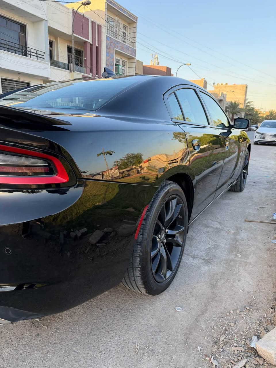 السلام عليكم 
للبيع جارجر 2023 
مواصفات sxt 
ماشيه 39 mi
حادث بنيد ودعاميه فقط بدون دواخل 
صور حادث مرفقه 
السعر 245 وبيها مجال 
مكانها بغداد /حي القاهرة 
*********** بغداد, العراق
