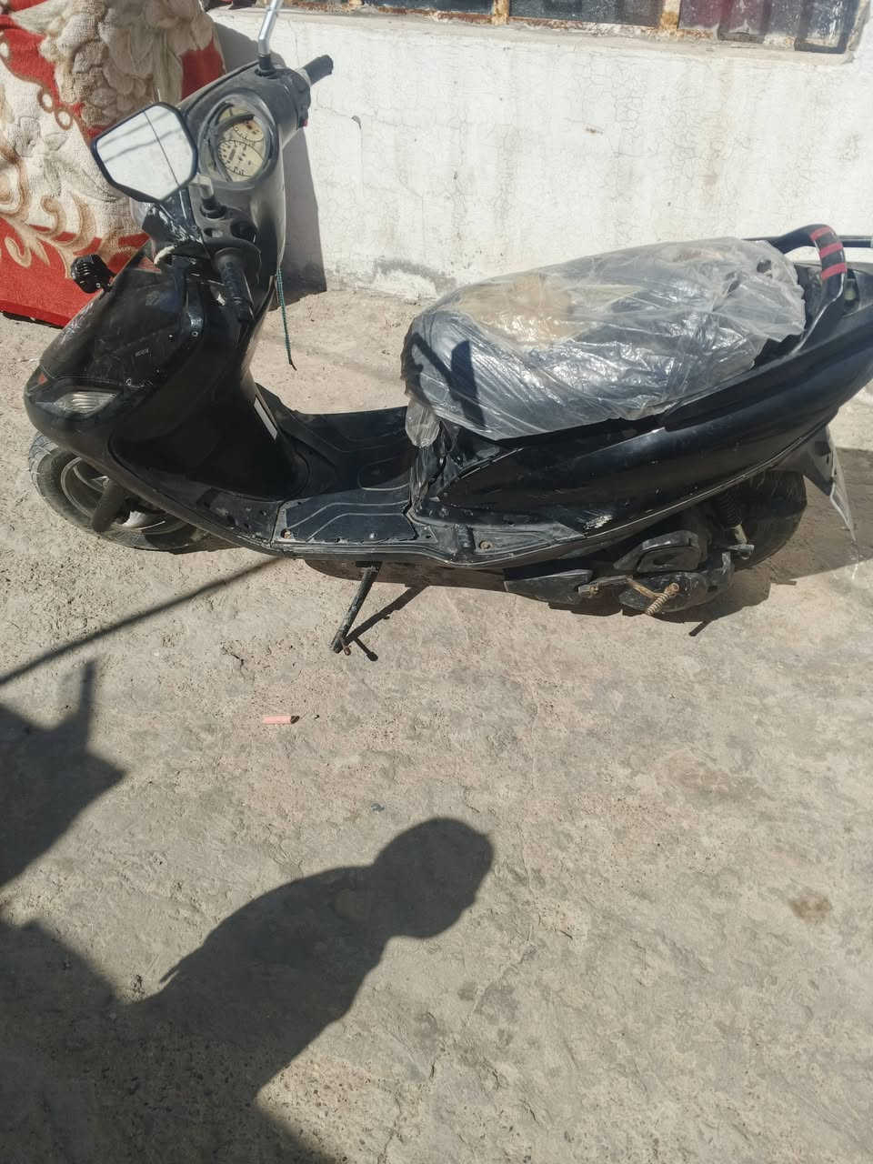 السلام عليكم شباب هاي دراجة للبيع السعر ٢٠٠وبيهة مجال للشراي وهاذ الرقم ***********
