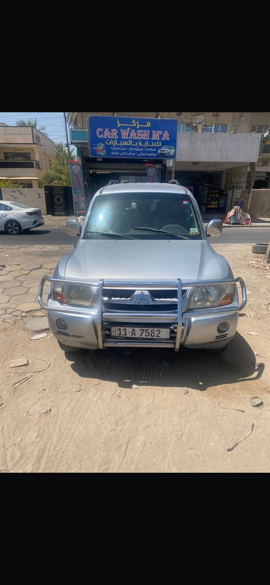 السلام عليكم
باجيرو موديل 7 بدون صبغ جرد عندي البنيد وبدلته 
السياره نضيفه مال بيت 
مكانها حي الجامعه 
السعر 93 وبيها مجال لشاري 
***********
