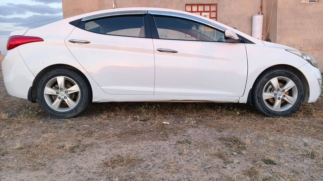 السلام عليكم النترا للبيع موديل ٢٠١٢ محرك ١٨ خليجي سيارة حلوة وباسمي شرط التحويل بيها بارد قليل بالبونيد والجاملغ الخلفي السعر 110 وبيها مجال 
مكان السيارة (الشركاط_القصبة)
للأتصال ***********
