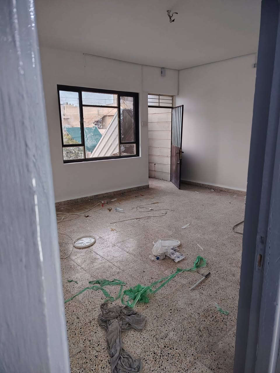 شقه الايجار حي الاخاء غرفتين نوم وهول واستقبال مطبخ و صحيات    السعر 300/   ***********/        ***********      مكتب تاج الملوك
