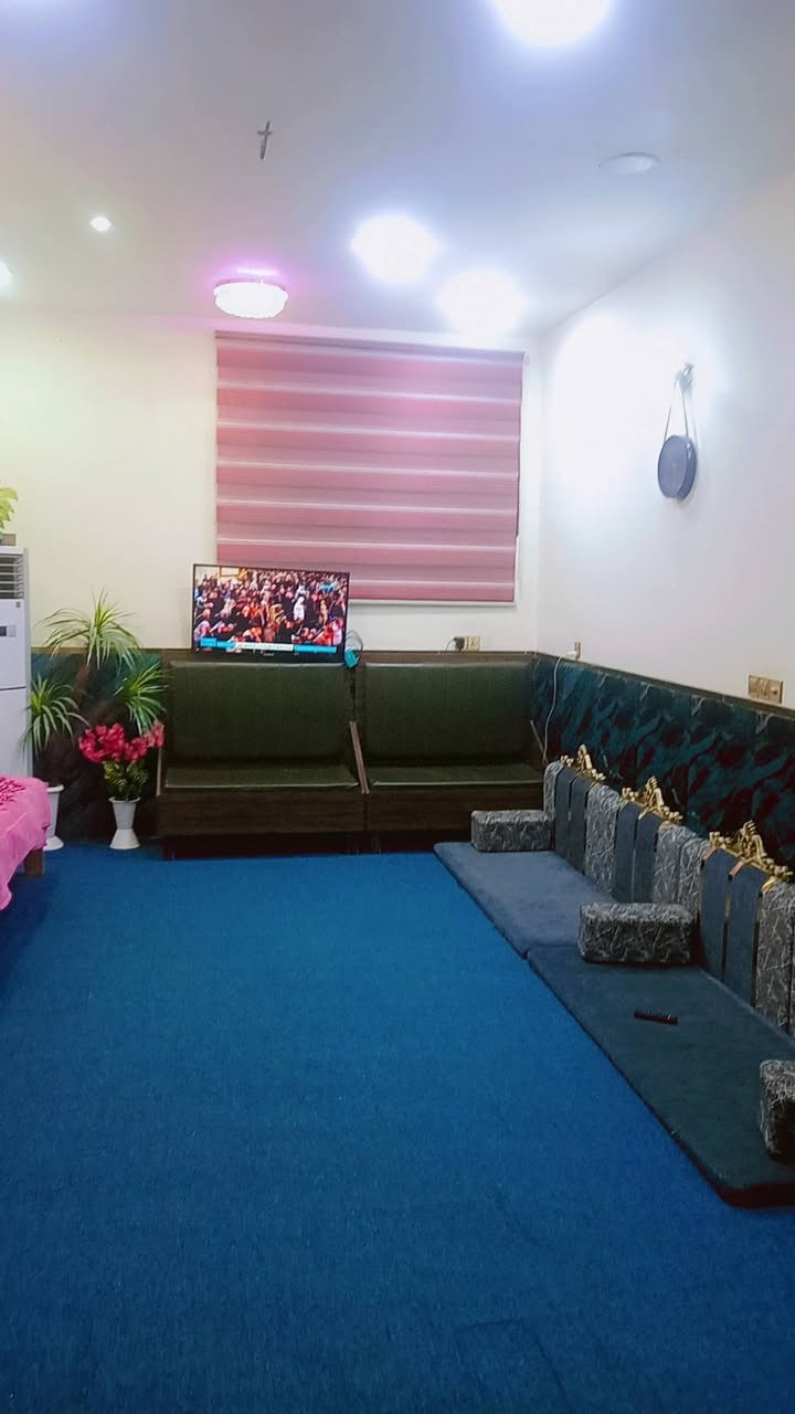 السلام عليكم    ( دار للبيع مساحه 100م مربع ركن عل شارعين )بناء جديد سنه 23 
صنف البيت :: طابو صرف زراعي سند 25
كامل خدمات تبليط  ماء كهرباء خط ذهبي مولد
موقع البيت :: نادر الثالثه التاجيه قرب جامع ال محمد بشارع ابو حمد
صاحب الدار ***********
