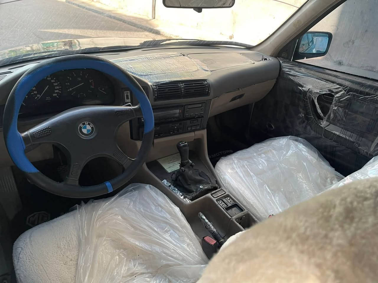 شتی راقی و جوان
دوو جام کارەبای
سلایت
پشت و پیش سپۆرتM
پشت پیش کە پس تە نها سبوغ عامە لو جوانی 
ته قه و ره قه ى به شه رت 
تاخم ويل M
گيڕ و مه كينه به شه رت دوو كه ل و بوخارى نيه به شه رتى 100 فيته ر 
سه ياره كه ئه ولياته 
له هه وليرم 
ته نها له وه تساپ جواب ده ده مه وه 
***********
