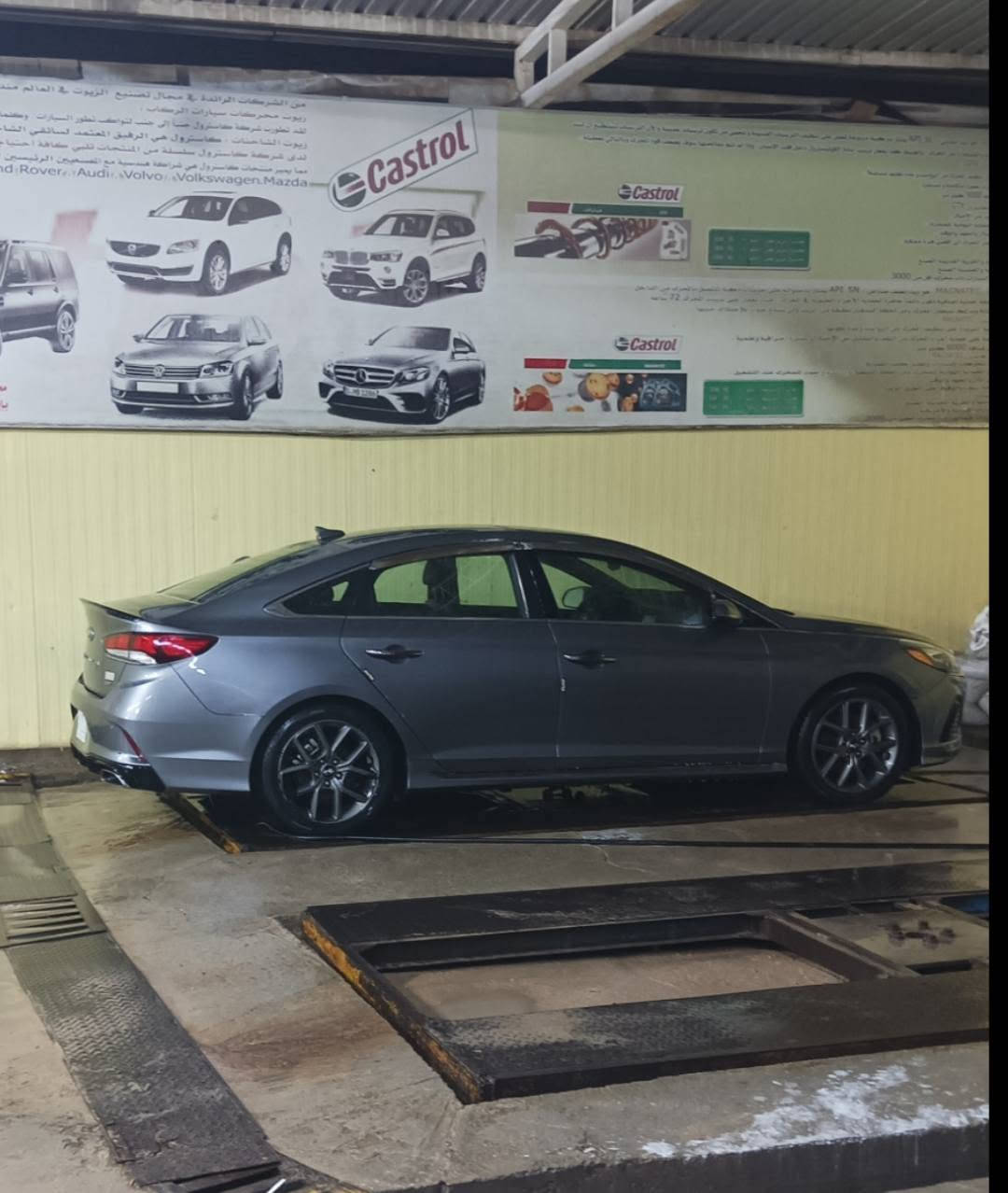 السلام عليكم 
سوناتا ٢٠١٨ سبورت Hyundai Sonata 2018 Sport
محرك 2.0 Turbo
رقم بغداد بأسمي  سنويه لل 2031
حادث بسيط صور موجوده 
فول مواصفات 
فتحة 
تشغيل بصمه بصمة ابواب
كشنات جلد أمامية كهرباء  ( تدفئة &تبريد )
سايد بريك بصمة
 ترحيب 
يدات نيكل 
دواسات نيكل 
كشنات ذاكره
نظام Auto hold
اربع وضعيات قيادة ( smart, eco, sport, comfort )
سستم صوت ( infinity ) 
قطعتين تبريد 
كاميرا دوارة 
حساس اطارات
حساسات خلفية 
بگ لايت لد 
مرايات جانبية قلاب بالرجوع
صندوق ذكي عند الاقتراب
تحكمات كاملة وشفتات ستيرن 
تدفئة ستيرن ستيرن حرف D
بردات خلفية 
شحن لاسلكي 
شاشة كبيرة نظام Gps  تدعم نظام كار بلي
شاشة اعطال وعمليات وتحكمات بانظمة السيارة 
تحديد مسار  
 نقطه عمياء 
نظام( قياس ظغط الاطارات tire pressure )
٣ رادارات ( امامي  ، خلفي ، جانبي ) 
ويل ١٨ رياضي 
توقف ذكي بحالات الطوارئ مع رادار قياس المسافه مع السياره الاماميه غير شغال
لايت امامي زنون دوار ذكي مع الستيرن

السعر 140وبيها مجال 
 للاستفسار الاتصال ***********

