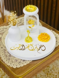 أبيض وذهبي • فخامة • بساطة
