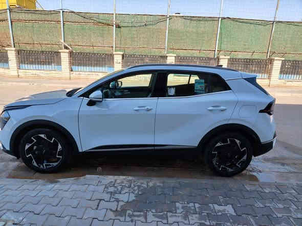 السلام عليكم للبيع سبورتج موديل 2024 
✅ خليجي مكفوله ضمان الشركه الدولية 100الف او 5 سنوات مرقمه بغداد سنويه و اللوحات بالطبع
✅  ماشيه 9 الاف قابل للزياده
✅ الموديل 2024
✅ سعة المحرك 2.0L سمارت تشتغل بانزين عادي
✅ مرتبط بناقل حركة أوتو 6 نمر 
✅ مفتاح التشغيل بصمة
✅ تشغيل عن بعد 
✅ بصمة دخول الابواب
✅ عدد AIR BAG 2 
✅ حساسات أمامية 
✅ حساسات خلفية
✅ لايت زينون + LED
✅ كشافات 
✅ بك لايت LED
✅ حجم الاطار 235/50R19 نكسن 
✅ ويل كب 19
✅ 4 دسك
✅ ماسحة خلفية
✅ اريل نفكيتر 
✅ دشبول شاشة 
✅ شاشة Apple Car play
✅ كاميرا دوارة
✅ المقاعد مخمل لون بيج
✅ حركة المقاعد الأمامية كهرباء
✅ تدفئة المقاعد الأمامية 
✅ تدفئة المقود 
✅ تتسع المقصورة ل 5 ركاب 
✅ مثبت السرعة Cruise
✅ المودات والأوامر الصوتية
✅ أوضاع القيادة  Drive Mode
✅ فحص أنظمة السيارة 
✅ حساسات اطارات 
✅ شفتات مقود
✅ قطعتين تبريد
✅ هاند بريك بصمة 
✅ ا ABS
✅ ا Auto Hold    أوتو هولد
✅ نظام مانع الانزلاق
✅ نظام نزول المنحدرات
✅ اشارة في المرايا الجانبية
✅ مخرج منفذ الطاقة ⚡
✅ ا  Bluetooth / USB
✅ بردة خلفية  
✅ شاحن هاتف Wairlees
✅ تطعيم الدواخل ألمنيوم
✅ ضمان الدولية
بيه شخوط بالباب الخلفي مصوره بالصور ما مصلحه على وضعه  ومدوشمه و ارضيات درجه أولى قيمة 300الف 
السعر  233 دولار    وبيها مجال بسيط
للاستفسار ***********
مكانه السيارة سماوه  حي المعلمين
بيع او مراوس حسب القناعة
