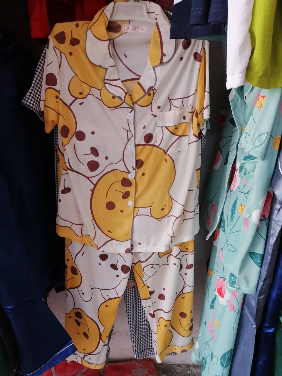 #تراكات-نسائي
#سعر القطعه 5الاف
#يوجد توصيل
#العنوان فلوجة حي الشهداء شارع مرطبات مشمشة مقابل عيادة دكتور وليد مجاور مكتب العراب
#للحجز خاص او واتساب***********
