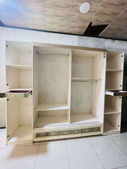 غرفة. تركي. مودرن ثقيل. لون مميز 
ضهر بلوك. كوالتي. عالي٨قطع. 700 بس. واصل. كول. مناطق بغداد🌸***********🌸
