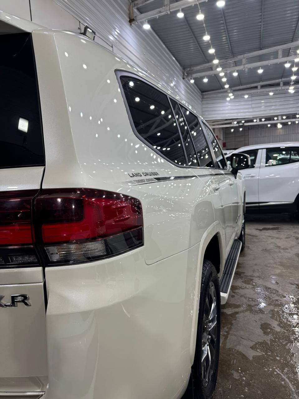 تويوتا لاندكروز 2024 كفاله عامه حتا الزلغ. ماشيه ١٣ الف. فول مواصفات ١ع١. مكينه توين تيربو.  للبيع او مراوس الشراي يتصل ويدلل *********** واتساب او شريحه البصرة, العراق
