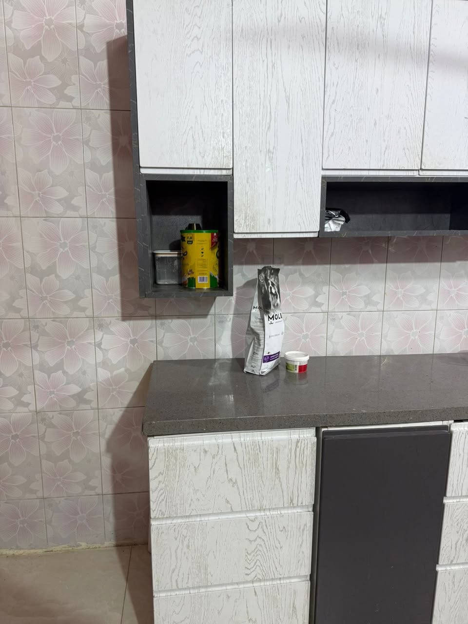 غراض بيت للبيع مستعجل ***********
