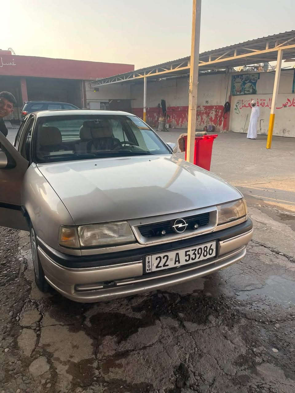 🚗 أوبل فكترا للبيع - ناصبة ومرتبة شرط الفحص 🚗
المواصفات والتفاصيل:
 نوع السيارة: أوبل فكترا
 المحرك: 2.0 (محرك 20)
 الكير: أوتوماتيك
 حالة السيارة: كير ومحرك (شرط الفحص)، السيارة ناصبة ومرتبة ونظيفة جداً وما ناقصها شي.
المميزات والإضافات:
 فتحة سقف (تنتة)
 شاشة وكاميرا للرجوع للخلف
 سنتر لوك
 ميزة إضافية: متوفر بيها كوبون بنزين جاهز.
💰 السعر: 41 ورقة (وبي مجال للشراي ).
📞 للتواصل والاستفسار: رقم الهاتف (بـيه واتساب): ***********
