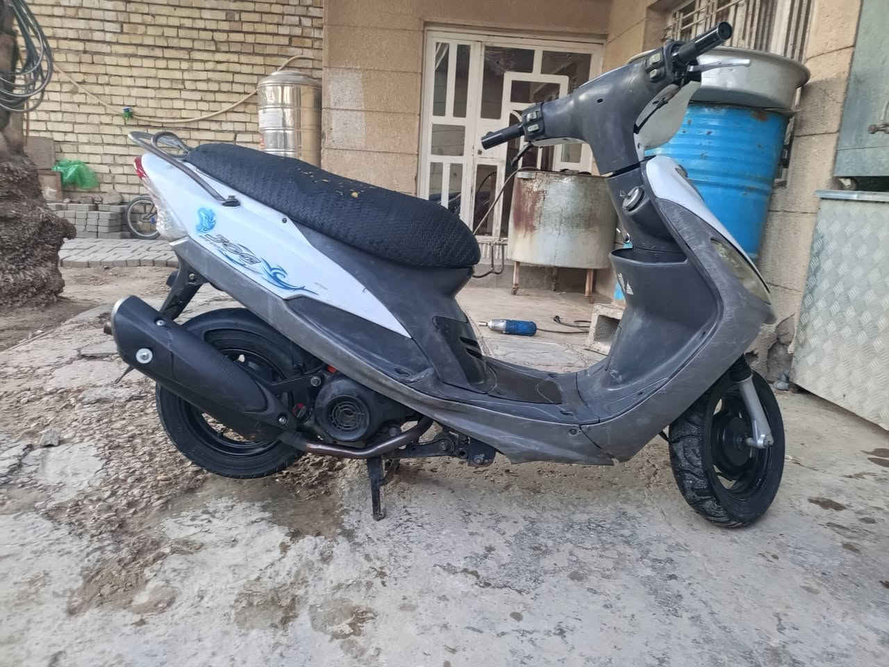 ماكس منغولي للبيع كهربائيات شغال سلف هندر السعر ٤٠٠الف و بي مجال قليل للشراي التواصل واتساب على الرقم *********** العنوان بغداد العبيدي
