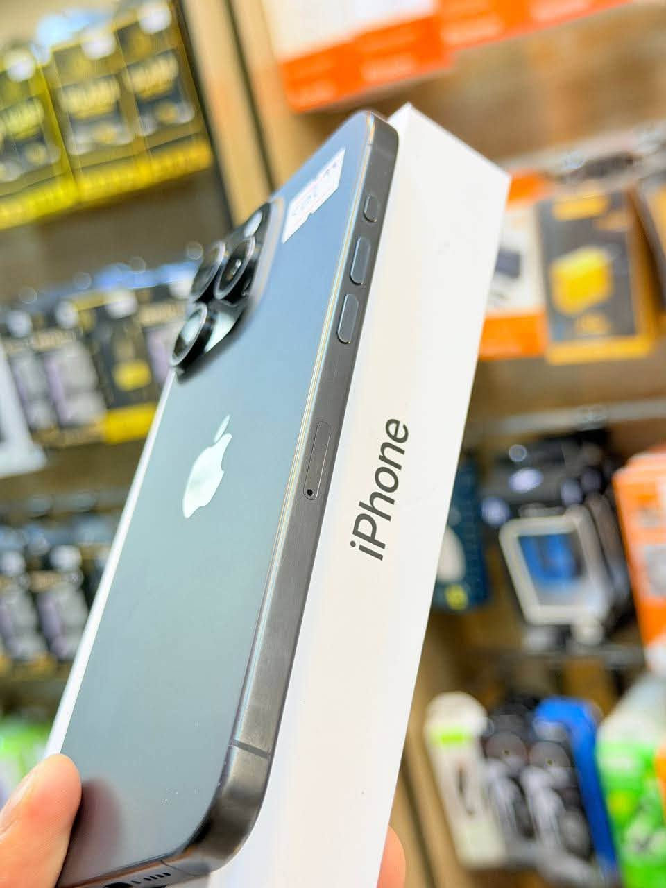ايفون 15 برو ماكس📱
ذاكره 256 بطاريه 94 نضافه 100‎%‎ زلغ مابي هو والجديد سوه نموذج M لونه المميز كامل ملحقاته وتر بروف وبلحاسبه كله نورمال وتر بروف يعني كلشي ممبدل بي وضمان وصل 5 ايام اي مشكله او عطل يستبدل فورا 
السعر مليون و25 قفل 🔥📲
العنوان بغداد البياع شارع 20 قرب 
مجمع دينار ونص مركز عيسى فون
⭕️📞***********
