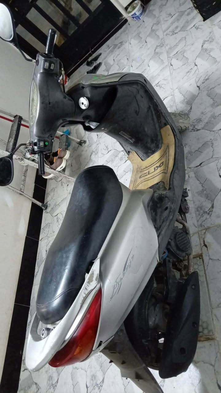 للبيع دراجه بريز ونظيفه مكاني بغداد السيدية رقم الهاتف ***********
