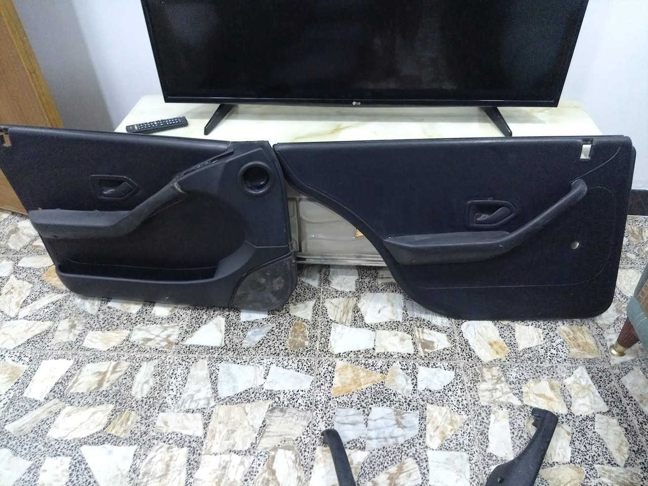 السلام عليكم شباب للبيع تخم بطاين بيجو كامل مع اليدات والملحقات مكاني بغداد للاتصال *********** السعر ١٢٥ الف
