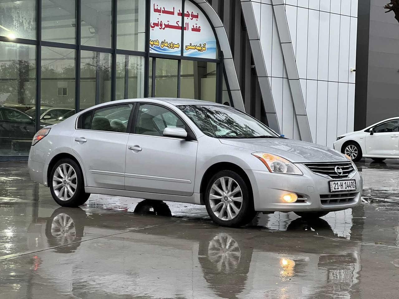 نيسان التيما 2011خليييجي
بدووون صبغ بدون جراااد فقط بارد سونار مرفق 
رقم وسنويه جديد2030 باسمي شرط تحويل وكاله 
مكينه وگير بشرط
مكان سياره كلار 
***********
