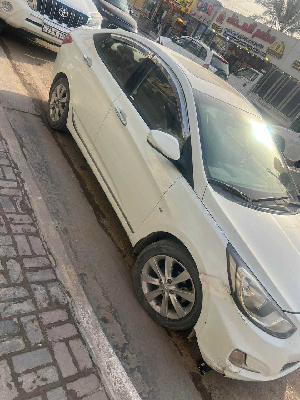 السلام عليكم 
أكسنت خليجي 
موديل 2011 
مكينة 1600 
فول مواصفات 
بيها صبغ جاملغ خلفي عكس السايق أثر شخط
رقم بغداد دولي
المَكان بغداد الدورة 
غير متواجد ع نت 
*********** بغداد, العراق
