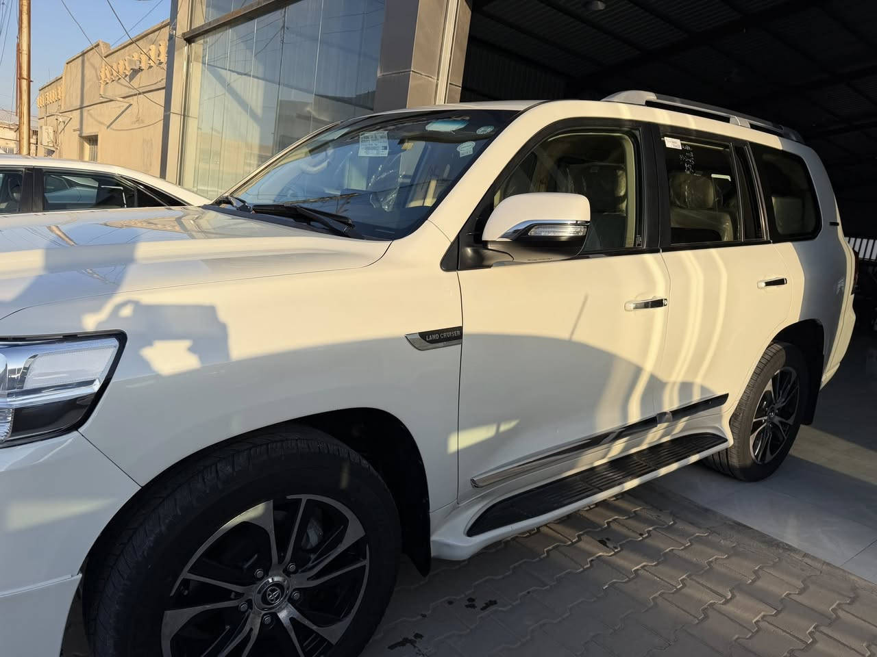 لاندكروز 2020/6سلندر
ماشيه 130. الف 

بيها بارد بالجاملغ الايسر 

رقم اربيل جديد  

السعر 475

مكاني تكريت 

تواصل***********
