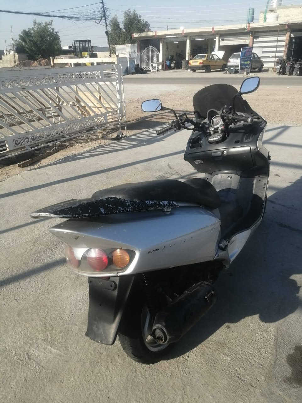 دراجة فورزة 6/0
دراجة عوزهة بس لايت امامي وجاملغ أمامي و شخاطة مال سلف تشكل قيم بل يرضي بي الله ***********
