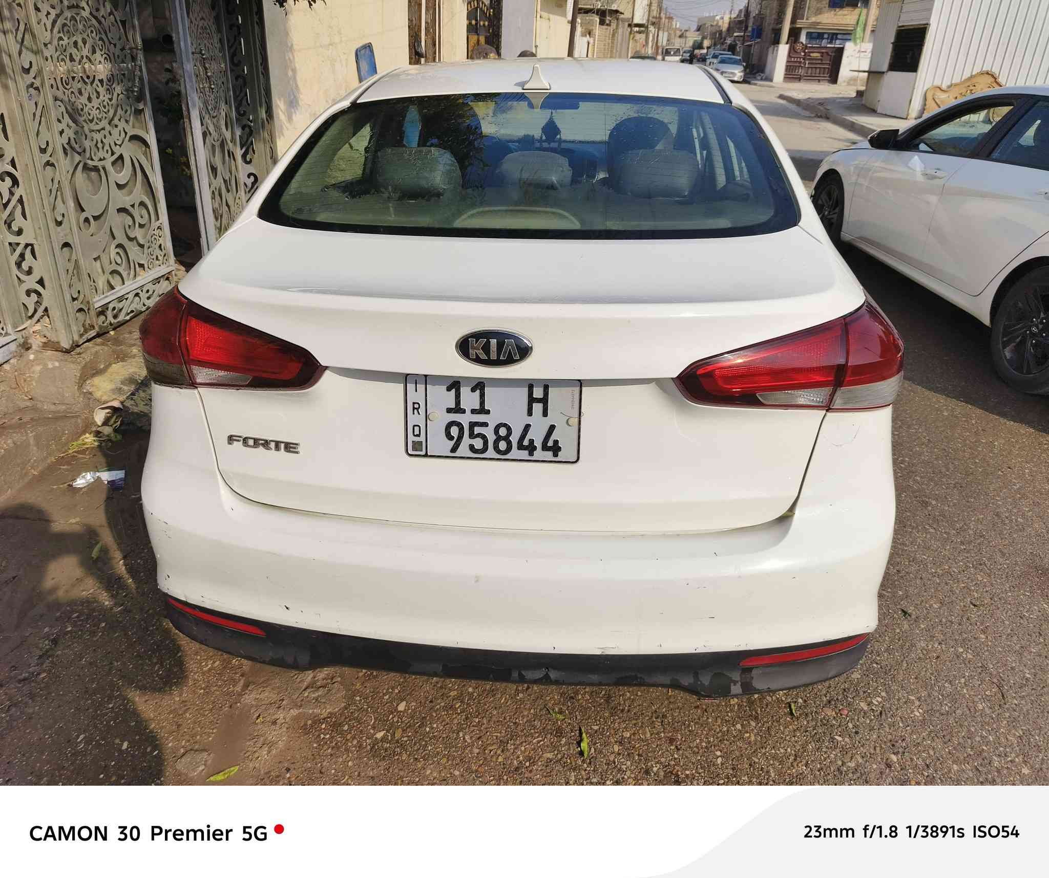 فورتي 2017 وارد أمريكي 
حادثها فقط دعامية واكعة مثل ما موضح با صور 
بيها تبديل با العراق فقط باب الخلفي وجاملغ وبيها رش كلين موضح با سونار 
مكنية 2000 دوش 
كير at 
المكنية مفتوحه 
السعر با 115 وبيه مجال بسيط
العنوان بغداد 
***********
