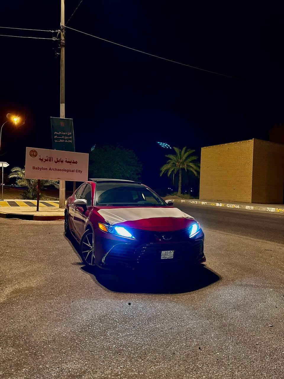 السلام عليكم
كامري XLE فول مواصفات
كشنات تدفئه تبريد 

رادارات 360 درجه

كامرات 360 درجه 

بانوراما 

داتشو 

حساسات امامي خلفي 

ترحيب عند القتراب 

تشغيل عن بعد 

كروس سرعه تثبيت مسار 

مكينه 2500 

ماشيه 50KM
حادث دعاميه خلفيه فقط بدون ايرباك 

رقم بابل 

مكان السيارة بالحله 

***********
