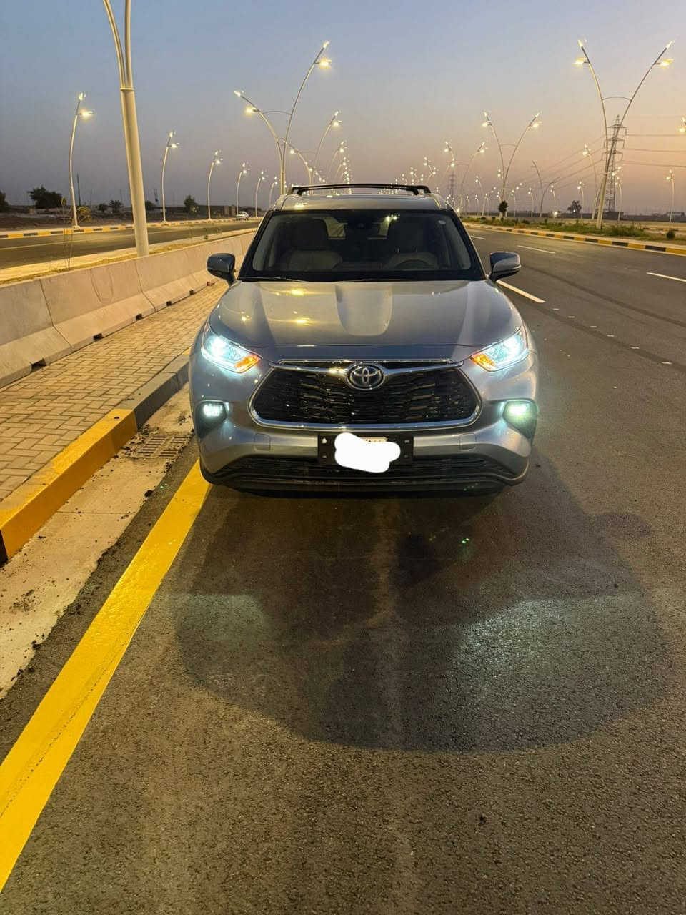 السلام عليكم ورحمة الله وبركاته
#للبيع_تويوتا_هايلاندر_2024هايبرد

 جاهزه من كلشي 

رقم بغداد بأسمي 

المواصفات :• XLE 

المحرك :• - 2.5 hybrid

صبغ بنيد ونص الجاملغ 

المواصفات :•

بصمة تشغيل+تشغيل عن بعد

شحن لاسلكي

 فتحه سقف 

دوسات كروم ضوئيه

صندوق كهرباء +فتح في القدم 

بردات خلفية 

رادارات + تحديد مسار + قيادة ذاتية +نقطه عمياء 

كراسي كهرباء + مقاعد امامية تدفئة 

ستيرن تدفئة

ثلاث قطع تبريد منفصل

المكان صلاح الدين /سامراء

💢السعر  31.000💲

اي استفسار *********** واتساب او اتصال  تحياتي للجميع
