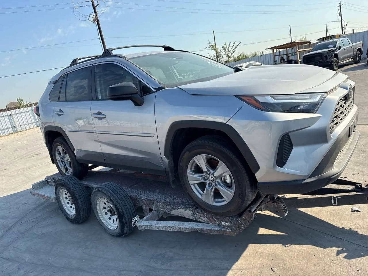 السلام عليكم راف فور هايبرد دفع رباعي  le 2025 وارد امريكي ضربتهه كلش خفيفه وصور الضربه موجوده بلمنشور دخول جديد قبل شهر  دافع كمرك عليهه جاهزه من كلشي تبريد ثلج  صار بيهه تبديل جاملغ اصلي فقط سياره جديده على وضع الشركه بعدهه بريحه الشركه ماشيه 6 الاف فقط رقم بصره ب اسمي امس طلع رقمهه تحويل مباشر  سعرهه 260 وبيهه مجال للشراي مكاني بصره قضاء المدينه ***********
