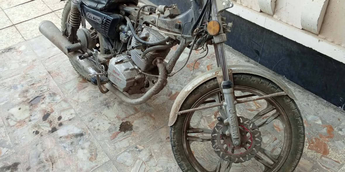 السلام عليكم دراجات عدد 2وحده سيفان خمسه كير موديل 22اوراق اصوليه بيهه ولفات غراضهه موجوده والثانيه نامه شغاله السعر 350وبيهه مجال حك الجيه مكاني بغداد الشعب ***********
