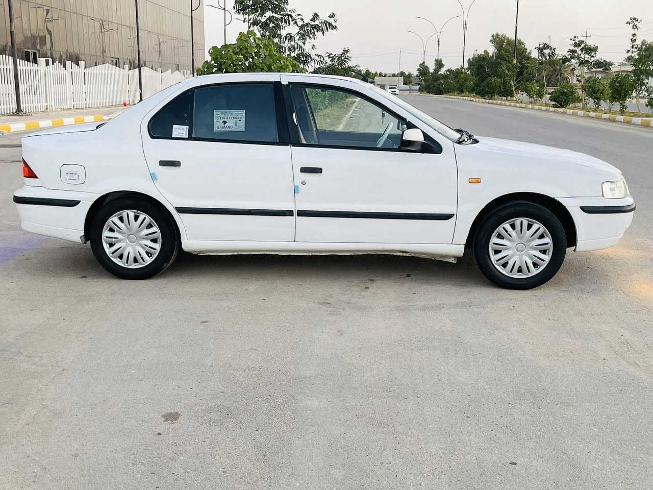 السلام عليكم 
سمند ٢٠١٣ كرستال مكفوله من ضربه وتبديل وصبغ عدا دوس 
مكينه وكير فرنسي مكفولات عشرط 
جاهزه حداديه وتبريد ثلج شرط كهربائيات عام شغاله 
حماوه ربع ثابته غرفته جديده جام اربعتهن يصعد وينزل 
سياره جاهزه من كلشي تراي وين مايعجبك 
سعر ٤٥ 
مكان سياره بناصريه أسكان الصناعي 
***********
