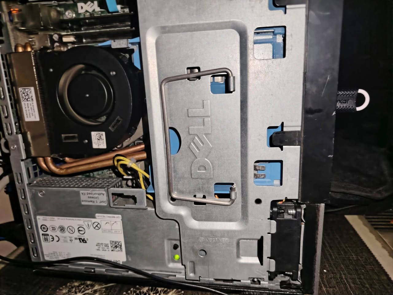 🔥 للبيع كمبيوتر كامل + شاشة Dell – جاهز للاستخدام 🔥
🖥️ Dell OptiPlex 790
⚡ Intel Core i3 الجيل الثاني
⚡ RAM 4GB
⚡ HDD
⚡ Windows 11 – 64bit
✅ نظيف جدًا
✅ شغال 100% بدون أي مشاكل
🎮 يشغل ألعاب متوسطة وقوية نسبيًا مثل:
Minecraft
Fortnite (على إعدادات منخفضة)
League of Legends
CS:GO
Dota 2
📺 شاشة Dell أصلية
⌨️ كيبورد RGB+ ماوس
🎯 مناسب للدراسة، الشغل، التصفح، والألعاب
💰 السعر: 170,000 دينار (قابل للتفاوض البسيط)
📞 للتواصل: *********** (واتساب فقط)
