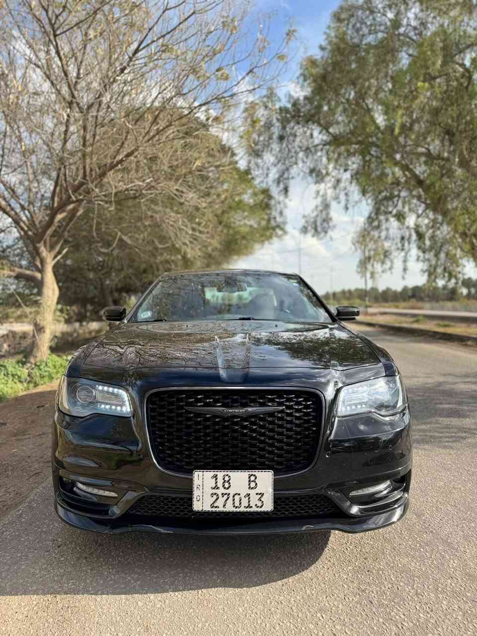 السلام عليكم
وكل عام وانتم بخير 
كرايسلر 2021 S 
- شفتات ستيرن
- داخل اسود 
- شاشة كاربلاي نفكيشن
- اشارت ترحيب 
- تشغيل عن بعد 
- ويل حجم 20 
- كشنات كهرباء 
- حساس امامي خلفي 
- ردار جانبي 
- اشاير مري 
- سستم صوت الباين  
- عدد 90 الف
- رقم مشروع وطني وين ما تحب تكدر تحول وتنقل ملكيه وبسمي سياره هزه جديده ورقم دولي جديد
السيارة كفاله عامه من صبغ حتى الدعامية بشرط قطعة وحده تبديل جاملغ جهةٍ اليمين اصلي وكاله 
بـسعر 265 وبيها مجال 
*********** 
موقع السيارة / بابل الحلة
