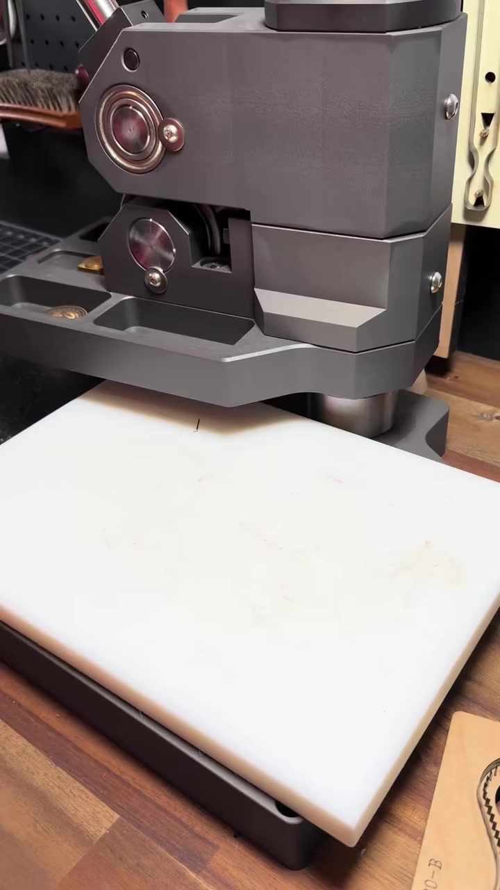 #صناعة_الجلود #حرف_يدوية #معدات_صناعية #قص_ليزر #مكبس_هيدروليك #جلود_طبيعية #ورشة #تصنيع #ابتكار #أدوات_ورش #تجهيز_ورش #صنع_بشغف


**إذا كنت صاحب هذا الإعلان وتريد حذفه لأي سبب، رجاءا أرسل رسالة إلى الدعم الفني**