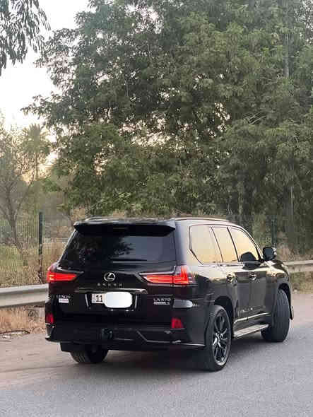 السلام عليكم
لكزز 2019 كورو رقم بغداد 
مواصفات الكورو معروفة 
سياره مكفوله كفاله عامة من صبغ 
والبارد والتبديل 
مغلفه BBF
سعر 77000 $ وبيه مجال
الاستفسار ***********
مكان سيارة بغداد / الكريعات
