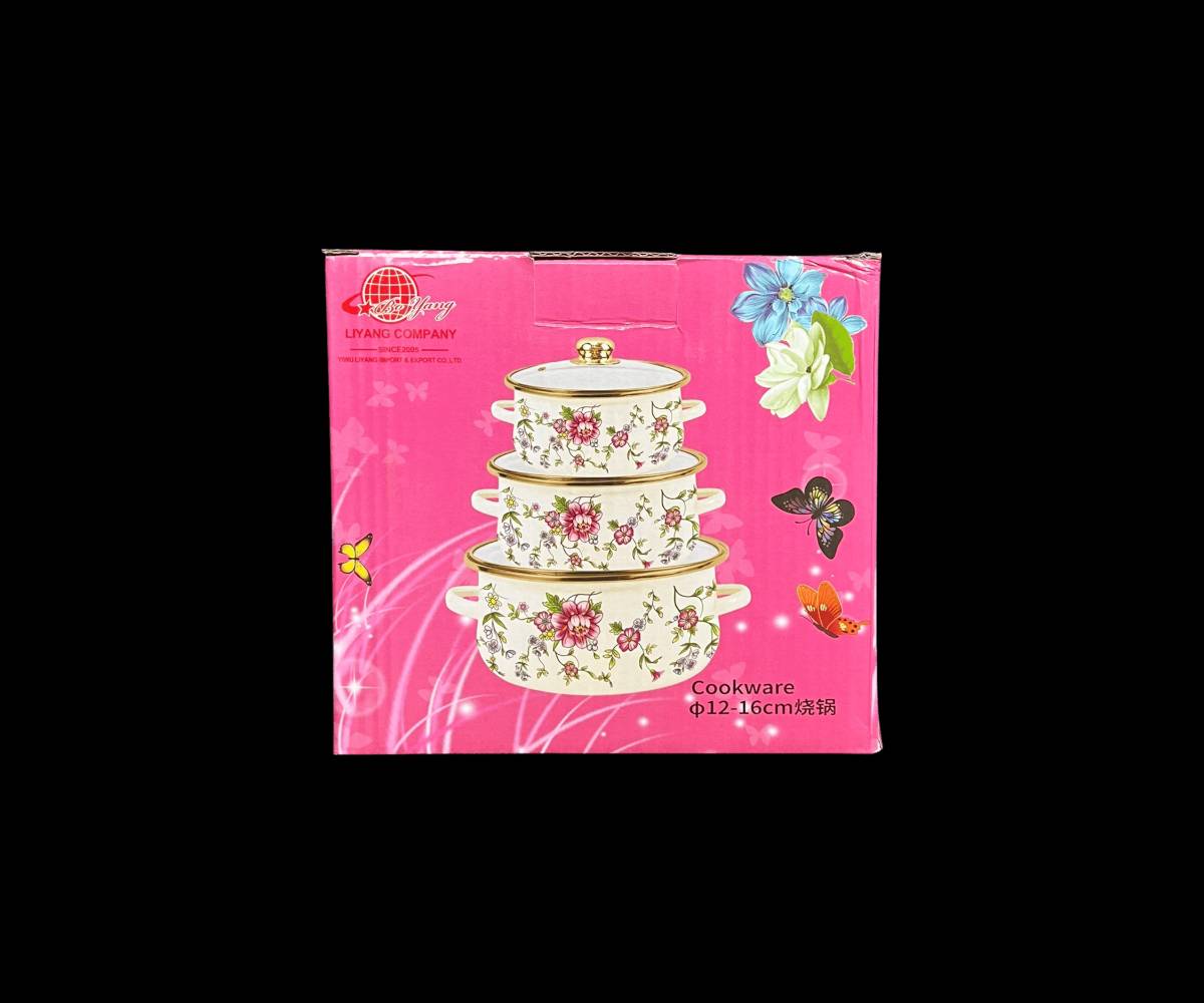 سيت قدور مينا ثلاثي صغير بغطاء زجاج – نقش ورد ملون

الاستخدامات

طبخ الرز، الشوربات، العدس، والمعكرونة بكميات صغيرة.

تسخين الطعام وحفظه ساخناً لفترة أطول.

مناسب للعوائل الصغيرة أو الاستخدام اليومي السريع.

مثالي للمطابخ الصغيرة والشقق.

المميزات

مصنوع من معدن مطلي بطبقة مينا حرارية مقاومة للصدأ.

طلاء داخلي أملس غير قابل للالتصاق وسهل التنظيف.

أغطية زجاج حراري شفاف لمراقبة الطعام أثناء الطبخ.

حافة ستانلس ستيل مقاومة للحرارة والصدمات.

مقابض جانبية مريحة وثابتة لسهولة الحمل.

تصميم نقش ورد ملون أنيق يضيف لمسة جمالية للمطبخ.

توزيع جيد للحرارة لطهي متوازن.

مناسب للاستخدام على الغاز.

محتويات الصندوق

- القدر الصغير: بقطر 12 سم.
- القدر المتوسط: بقطر 14 سم.
- القدر الكبير: بقطر 16 سم.

3 أغطية زجاج حراري بمقبض علوي.

الملاحظات

يفضل استخدام ملاعق خشبية أو سيليكون للحفاظ على طبقة المينا.

غير مخصص للاستخدام داخل المايكرويف.

يُغسل يدوياً للحفاظ على جودة النقش الخارجي.

قياس الكارتون:

- الطول: 16.5 سم
- العرض: 16.5 سم
- الارتفاع: 15 سم