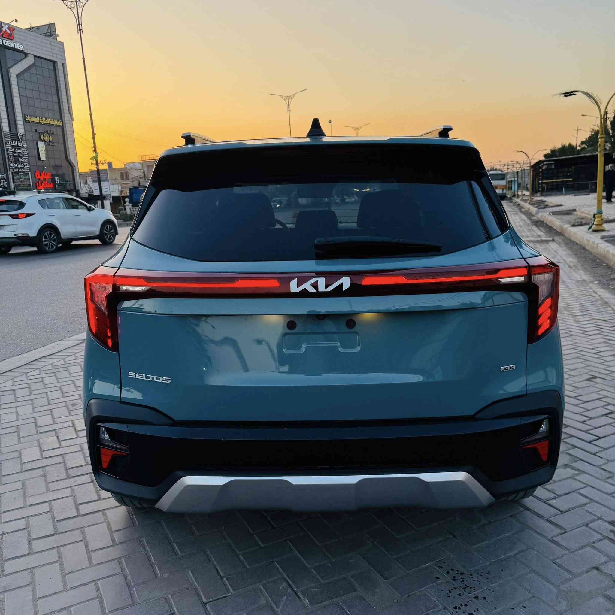 السلام عليكم
🚗 للبيع: كيا سلتوس 2024 فول مواصفات 🔥

✨ الموديل: 2024
✨ الفئة: فول مواصفات (Full Option)
✨ ناقل الحركة: أوتوماتيك
✨ نظام الدفع: رباعي (4X4)

💎 المواصفات:
✔️ فتحة سقف
✔️ إنارة داخلية متغيرة (Ambient Lighting) ✨
✔️ نظام صوت قوي جداً 🔊
✔️ تشغيل بصمة
✔️ تشغيل عن بعد 🔑
✔️ إشارات بالمرايا الجانبية
✔️ شاشة كبيرة + نظام حديث
✔️ كاميرا + حساسات

🚘 السيارة دخول جديد بدون قطره صبغ وبدون تبديل 
📍 الموقع: (مدينة الصدر)
📞 للتواصل: (0772876800)
واتساب موجود 

🔥 سياره مميزة لعشاق السيارات الحديثة والفخمة

#كيا #سلتوس #بيع_سيارات #سيا_العراق


**إذا كنت صاحب هذا الإعلان وتريد حذفه لأي سبب، رجاءا أرسل رسالة إلى الدعم الفني**