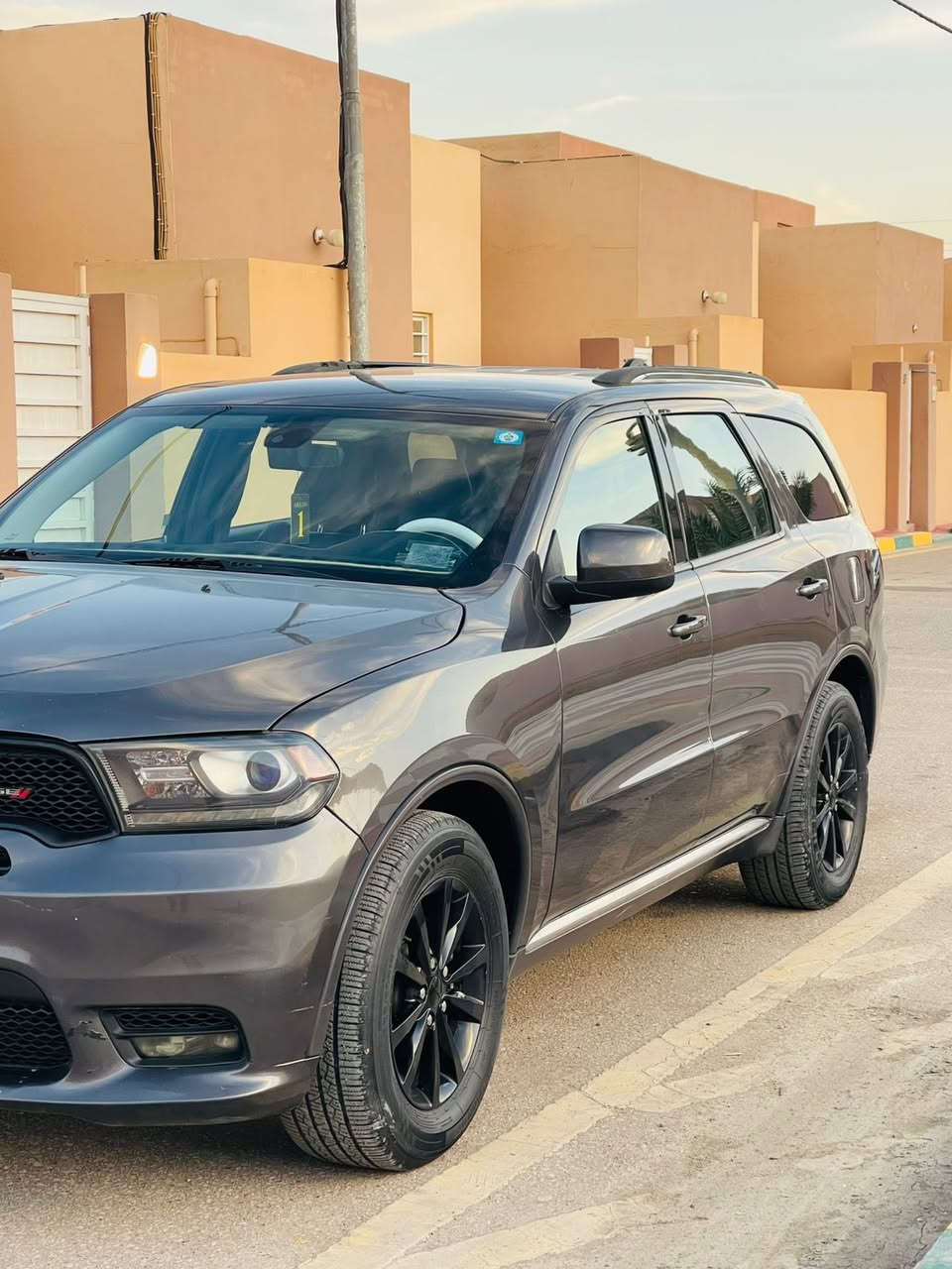 السلام عليكم
دوج دورنگو ٢٠٢٠ وارد امريكي 
رقم بغداد دولي سنويه وهزه جديد
بيها جاملغ وبنيد صبغ فقط
حداديه جديده 
تخم تاير
تبريد ثلج
مواصفات 
توقف ذاتي
تدفئة وتبريد كشنات 
تدفئة مقود 
كشنات VIP
بصمات تشغيل وابواب 
دواخل جلد اصلي لون اسود 
رادار جانبي 
ثلاث انظمه قياده 
جنطه كهرباء 
تشغيل عن بعد 
السعر ٢٣٠ وبيها مجال بسيط
مكان السياره بابل الشوملي
***********
