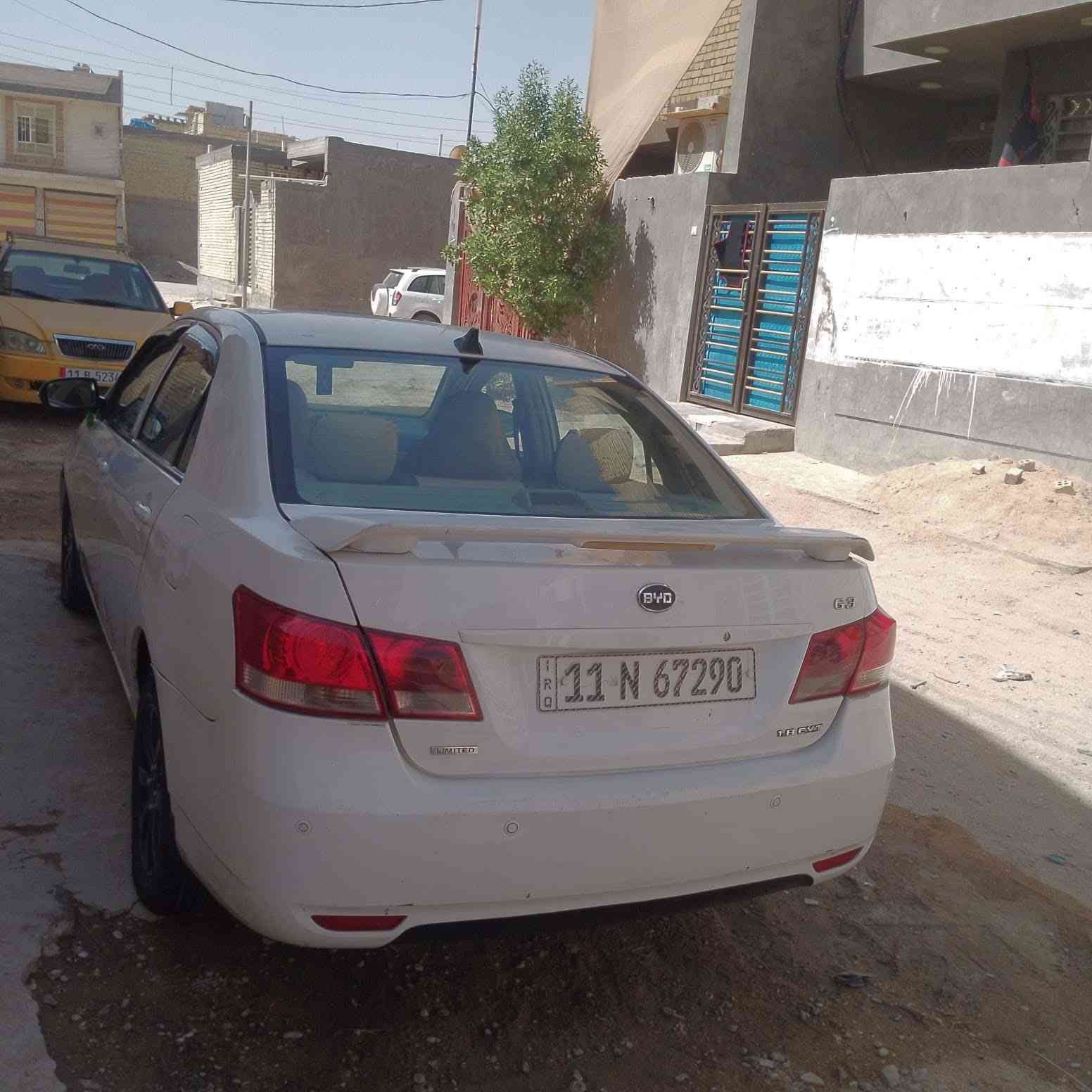 للبيع بي واي دي جي3 
فول مواصفات بصمة كير اوتو 
مكينة جديدة قبل سبوع شاده 
بيه صبغ جاملغ الخلفي فقط 
منظومة بانزين كله جديدة 
رقم بغداد بسمي 
مكان بغداد الرصافه السعر 55 
***********
