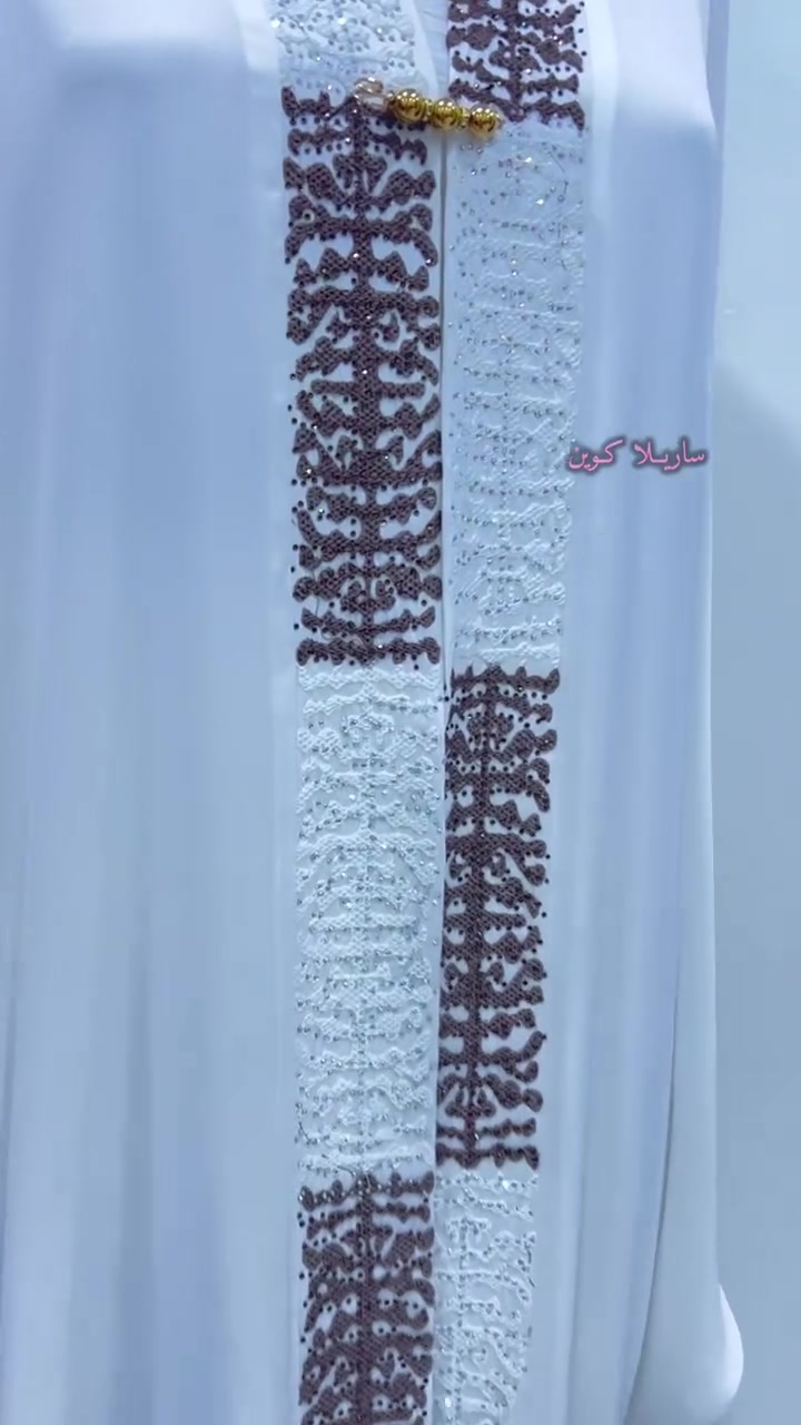 عرايس ساريلا وينكم؟ 👑🤍

بشت نسائي ملكي يخبل

قطعة نار وفخامة ما تنوصف

العروس اللي تلحگ تحجزه كسبانة والله 😍

الستايل: بشت أبيض ملكي🤍 مع تطريز جوزي 🤎 

وابيض، يطگطگ باللبس

الخامة: قماش بارد وانسيابي، فخم عالجسم
 
ويخليچ أميرة

التفاصيل: قصة واسعة ومريحة، شغل يدوي

 نظيف عالردن وعلى طول البشت

يجي وياه: الشال مالته

ينلبس: للحنة، للملكة، لاستقبال الضيوف، 

تطلعين بي قمر 14

إذا عروس أو عندچ مناسبة راقية، هذا البشت 

لازم يكون بخزانة ملابسچ

الكمية قطعة وحدة ومن تروح بعد ما ترجع
للحجز الفوري دزيلي خاص 📩***********

توصيل داخل قضاء الحي 🚚

#ساريلاكوين #ملكاتساريلا #بشتعرايس #بشتنسائي #تجهيزاتعروس #فخامة #قطعةنار
