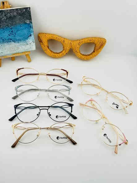 #فحص_النظر_صار_مجاني😍🤍
مراجعينا الكرام تحية طيبة تعلن لكم عوينات الفحص الدقيق عن وصول مجموعة كبيرة من الاطارات الستايل الرجالية والنسائية والاطفال مع فحص نظر مجاني للجميع ومتوفر عدسات لاصقة طبية مريحة للعين ومرطبة بجميع الدرجات وشفافة وملونة 
العنوات /بابل الحمزه الغربي _ فلكه الساعه _ عماره المرحوم علي عبيس (مجمع الياقوت الطبي) مقابيل مطعم زعفران
للتواصل/***********
انستا/ opt._mo
